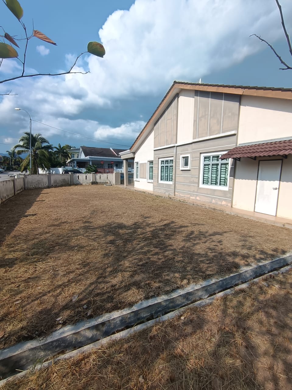 Semi-D Setingkat Luas 4536sqft di Sikamat Seremban